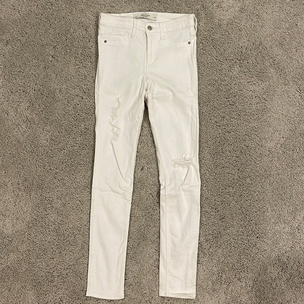 Abercrombie & Fitch - White Mid Rise Super-Stretchy Jean Legging, Size 2.